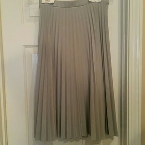 Gray pleated 3/4 length skirt.
